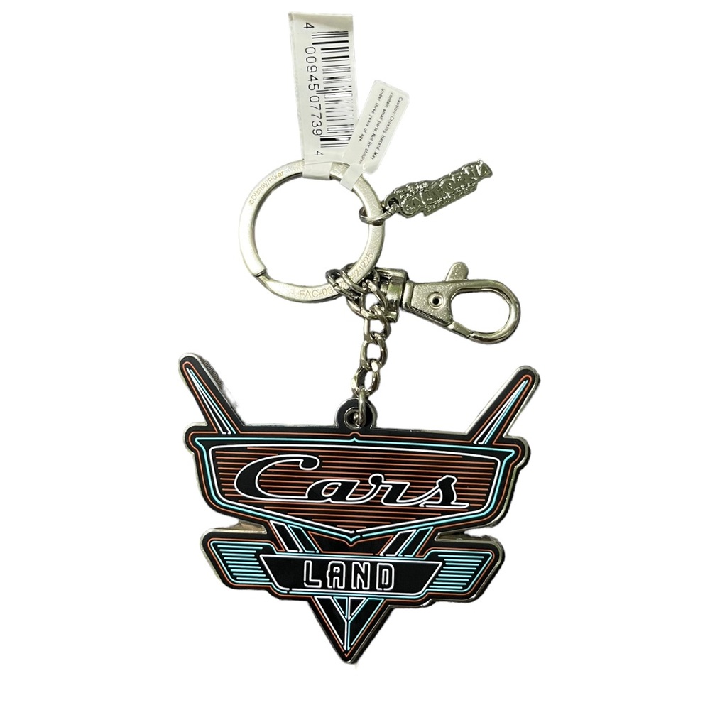 BNWT CARS LAND DCA KEYCHAIN